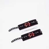 Черные кожаные наручники с красным декором и строчкой - Crazy Handmade - купить с доставкой в Димитровграде