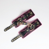 Черные кожаные наручники с розовой строчкой - Crazy Handmade - купить с доставкой в Димитровграде