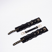 Черный кожаные оковы с узорами и золотистой фурнитурой - Crazy Handmade - купить с доставкой в Димитровграде