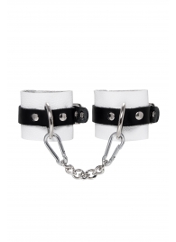 Бело-черные кожаные наручники с одним ремешком с люверсами - Pecado - купить с доставкой в Димитровграде