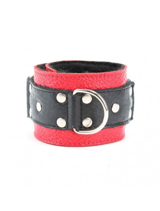 Красно-чёрные кожаные наручники с меховым подкладом - БДСМ Арсенал - купить с доставкой в Димитровграде